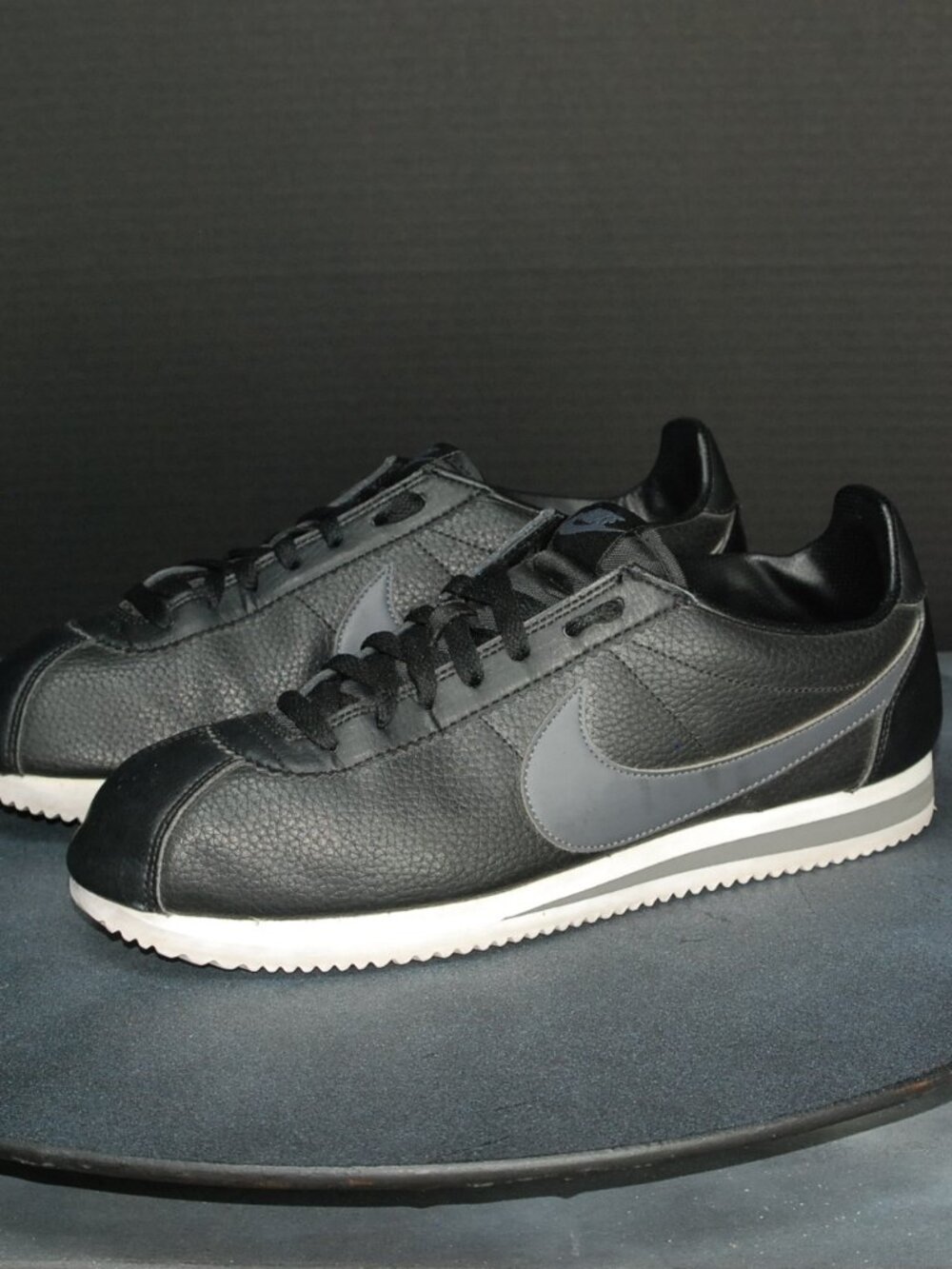 Nike 749571-011 Classic Cortez Mens Size 10.5 Shoes Black Dark Gray Leather Snea